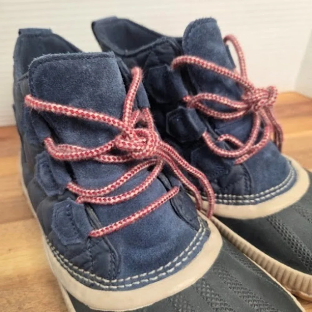 Sorel‎ Out N About Plus Women 9.5 Navy Blue Quilted Waterproof Duck Boots NL3152
